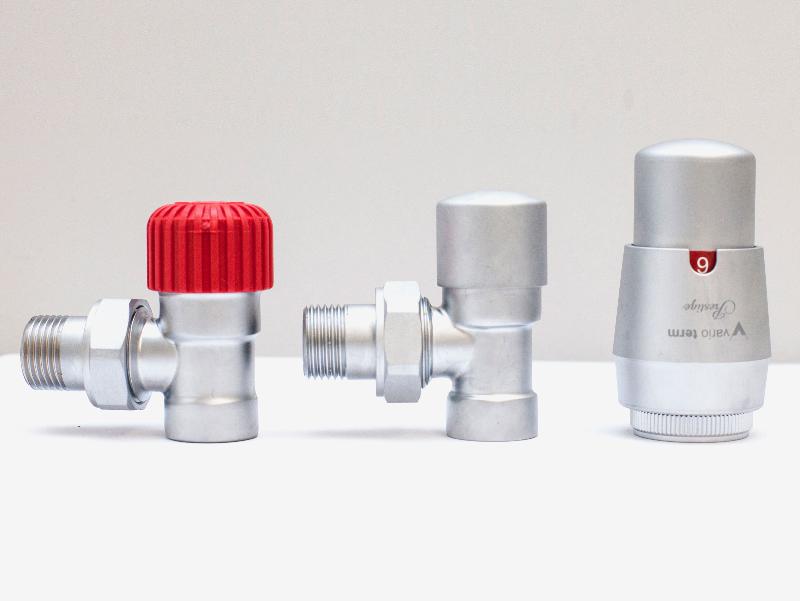 Комплект угловой VARIO TERM Royal c термоголовкой Prestige (сатин)